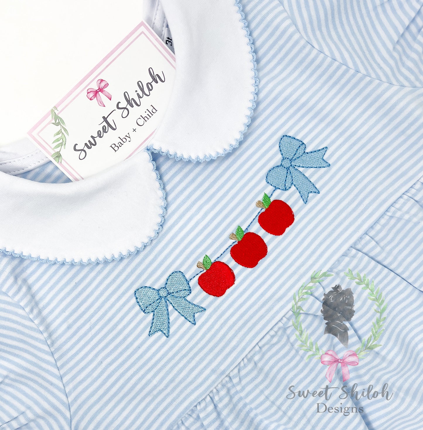 Apple Trio with Bow Bunting Frame Fill
